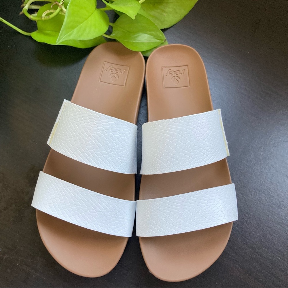 Reef slides. White. Size 5.